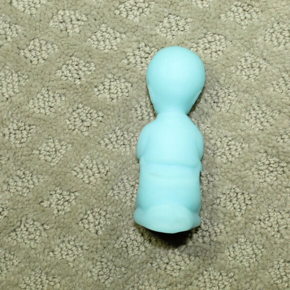 Vintage Fenton 3.75" Satin Blue Glass Praying Boy Figurine with Original Sticker - Picture 4 of 10